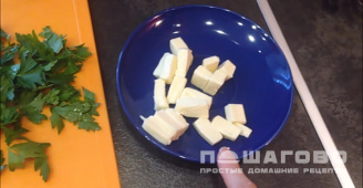 Фото приготовления рецепта: Суп с сыром и яйцом - шаг 4