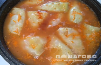 Фото приготовления рецепта: Овощные голубцы без мяса в подливе из томатной пасты - шаг 8
