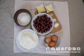 Фото приготовления рецепта: Вишневая шарлотка - шаг 1