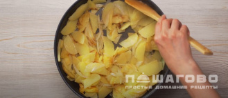 Фото приготовления рецепта: Жаркое с грибами лисичками - шаг 6