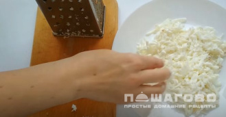 Фото приготовления рецепта: Салат "Черепаха" 🐢 с курицей и черносливом - шаг 2