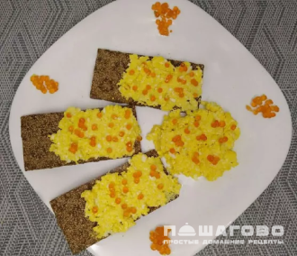 Фото приготовления рецепта: Яичный паштет - шаг 4