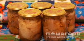 Фото приготовления рецепта: Тушенка из свиных ножек - шаг 12
