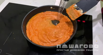 Фото приготовления рецепта: Тушеные голубцы с фаршем и заливкой со сметаной - шаг 12