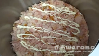 Фото приготовления рецепта: Салат с черносливом и копченой курицей - шаг 1