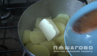 Фото приготовления рецепта: Бифарше (запеканка из картофельного пюре и куриного фарша) - шаг 8