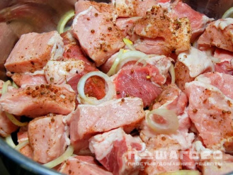 Фото приготовления рецепта: Маринад для шашлыка из свинины - шаг 3
