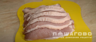 Фото приготовления рецепта: Мясо по-французски с сыром и луком - шаг 3