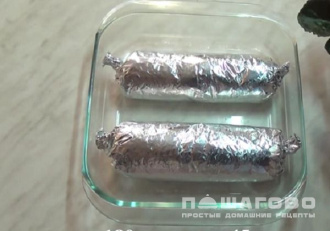 Фото приготовления рецепта: Рулет из куриных окорочков - шаг 4