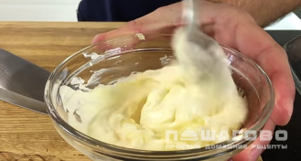 Фото приготовления рецепта: Салат со свининой и огурцами - шаг 10