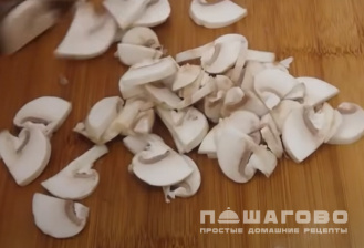 Фото приготовления рецепта: Суп грибной из шампиньонов рецепт с картофелем - шаг 3