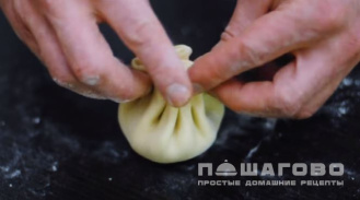 Фото приготовления рецепта: Хинкали с грибами - шаг 7