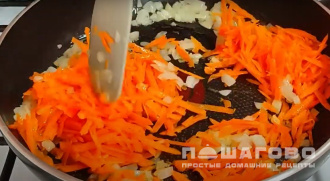 Фото приготовления рецепта: Суп из рыбных консервов - шаг 3