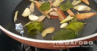 Фото приготовления рецепта: Том ям с морепродуктами - шаг 2