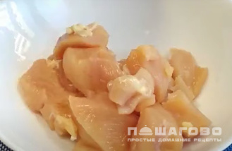 Фото приготовления рецепта: Рулет из лаваша с курицей и сыром - шаг 1