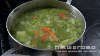 Фото приготовления рецепта: Суп из киноа - шаг 3