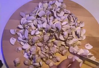 Фото приготовления рецепта: Птитим с морепродуктами - шаг 2