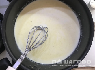 Фото приготовления рецепта: Бефстроганов из свинины с грибами - шаг 5