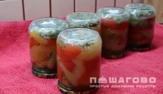 Фото приготовления рецепта: Маринованный сладкий перец с чесноком и зеленью - шаг 6