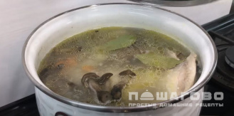 Фото приготовления рецепта: Суп из соленых грибов с ветчиной - шаг 8