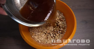 Фото приготовления рецепта: Гранола с соленым арахисом - шаг 3