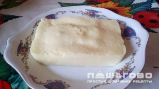 Фото приготовления рецепта: Манник в микроволновке с вишней - шаг 3