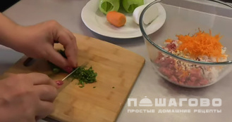 Фото приготовления рецепта: Фаршированные перцы на сковороде - шаг 4