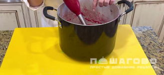 Фото приготовления рецепта: Классический клюквенный соус с соком лимона и апельсина - шаг 9