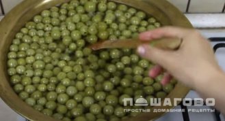 Фото приготовления рецепта: Изумрудное варенье из крыжовника - шаг 4