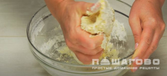 Фото приготовления рецепта: Куриный суп из бедрышек с домашней лапшой - шаг 3