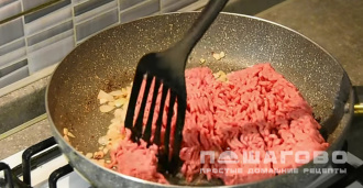 Фото приготовления рецепта: Фарш мясной с рисом - шаг 2