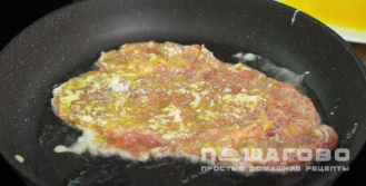 Фото приготовления рецепта: Отбивные из свинины - шаг 7