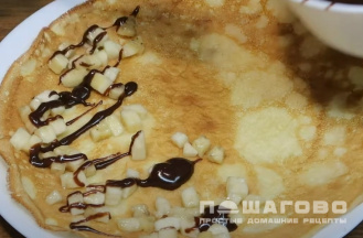 Фото приготовления рецепта: Блины с бананом и шоколадом - шаг 7