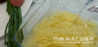 Фото приготовления рецепта: Салат Козел в огороде - шаг 2