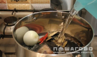 Фото приготовления рецепта: Уха из осетра с овощами - шаг 2