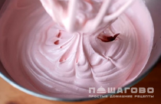 Фото приготовления рецепта: Клубничный зефир на агар-агаре - шаг 6