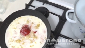 Фото приготовления рецепта: Бефстроганов из свинины со сливками - шаг 3