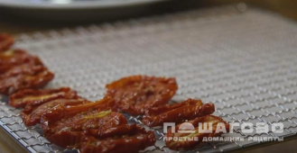 Фото приготовления рецепта: Вяленые помидоры с прованскими травами - шаг 6
