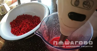 Фото приготовления рецепта: Калина, перетертая с сахаром - шаг 2