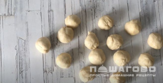 Фото приготовления рецепта: Чебуреки с творогом и зеленью - шаг 5