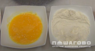Фото приготовления рецепта: Куриные наггетсы в картофельных чипсах, запеченные в духовке - шаг 4