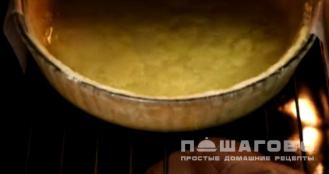 Фото приготовления рецепта: Киш с брокколи и чесноком - шаг 17