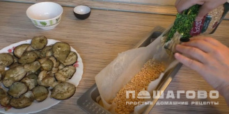 Фото приготовления рецепта: Заливной пирог с баклажанами - шаг 8