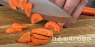 Фото приготовления рецепта: Суп из соленых грибов с ветчиной - шаг 4
