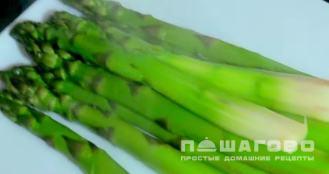 Фото приготовления рецепта: Спаржа отварная - шаг 4