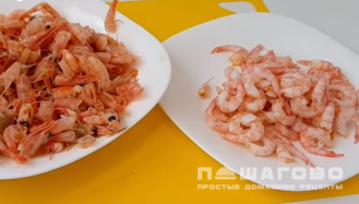 Фото приготовления рецепта: Салат Царский с кальмарами и красной икрой - шаг 3