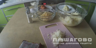 Фото приготовления рецепта: Овощные оладьи из патиссонов - шаг 3