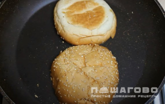 Фото приготовления рецепта: Домашние бургеры с куриной котлетой - шаг 4