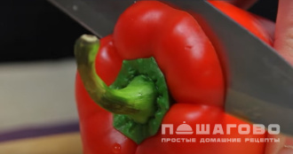 Фото приготовления рецепта: Чикагская пицца с беконом - шаг 8