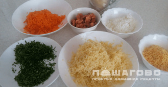 Фото приготовления рецепта: Салат Мимоза с лососем, сыром и яйцами - шаг 1